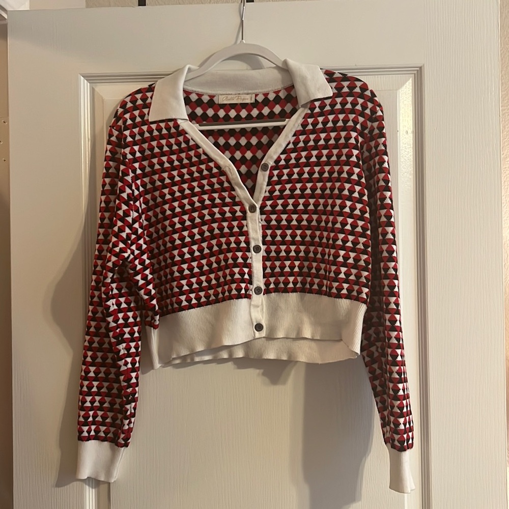 Red white and black houndstooth cropped sweater